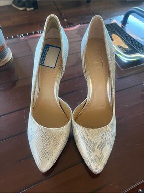 BRAND NEWBCBG Ivory Snake-Print Pointed Toe Pumps
